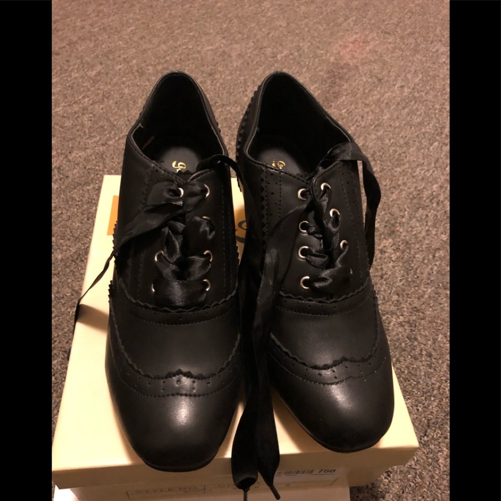Graham Street Shoe Co. women’s shoes size 8